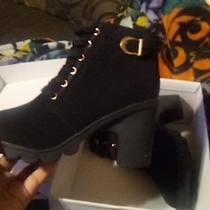 Black heel boot